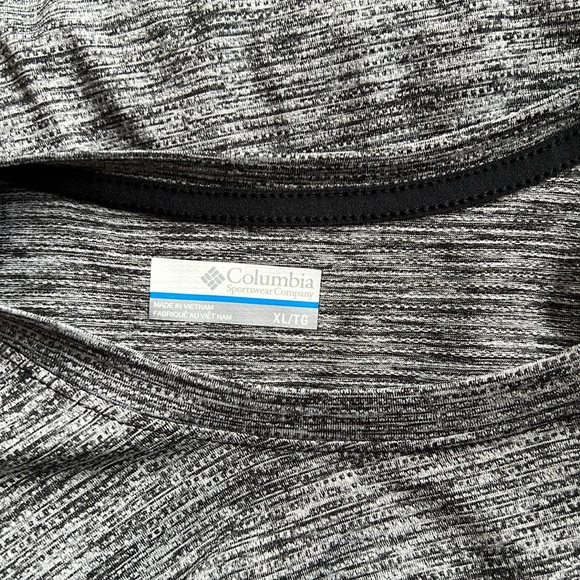 Columbia Men’s Omni-Wick, extra large lightweight running shirt shades of gray - Picture 7 of 8